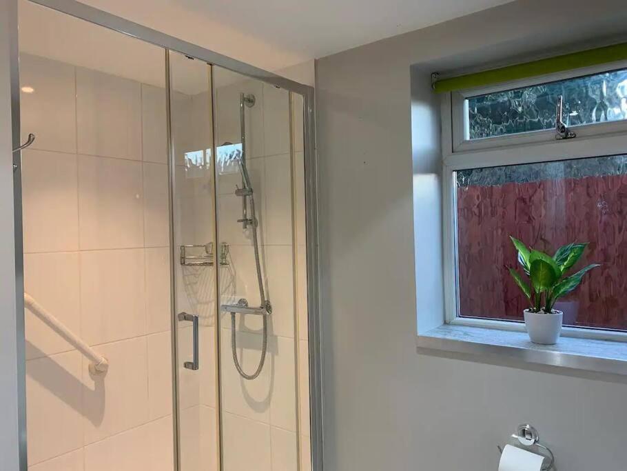Self Contained - Own Entrance Daire High Wycombe Dış mekan fotoğraf